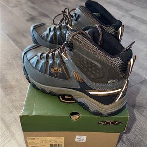 NWT KEEN black olive/golden brown men’s